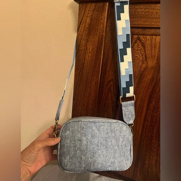 NWOT Blue Denim Cloth Crossbody with Adjustable & Removable Cloth Guitar Strap - Picture 3 of 11